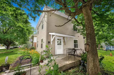 221 N Mill St, Naperville, IL 60540