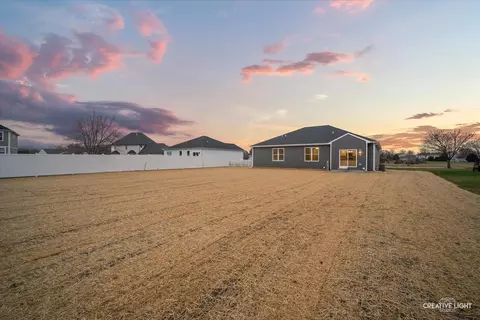 Exterior - 790 Cascade Dr, Marengo, IL 60152 photo 6 of 6