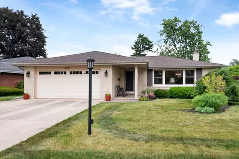 915 S See Gwun Ave, Mount Prospect, IL 60056