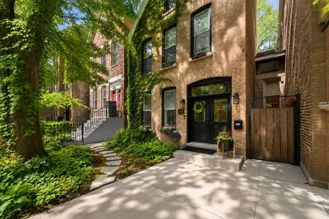 706 S Ada St, Chicago, IL 60607