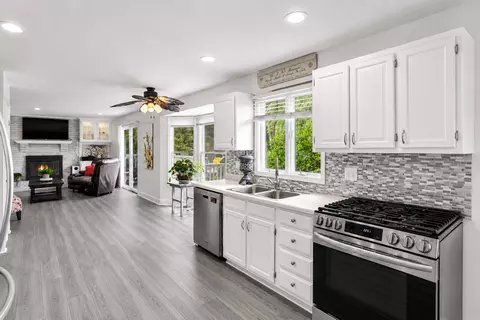 Kitchen - 810 Jennifer Ct, Algonquin, IL 60102 photo 1 of 2