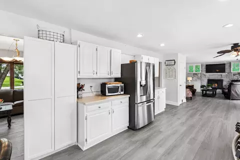 Kitchen - 810 Jennifer Ct, Algonquin, IL 60102 photo 2 of 2