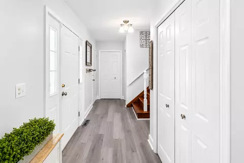 Entry Way - 810 Jennifer Ct, Algonquin, IL 60102 photo 1 of 2