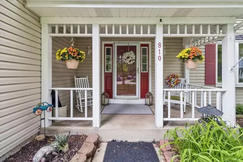 Exterior - 810 Jennifer Ct, Algonquin, IL 60102 photo 2 of 5