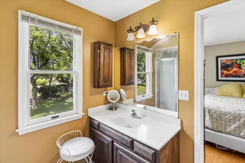Bath - 810 Jennifer Ct, Algonquin, IL 60102 photo 2 of 3