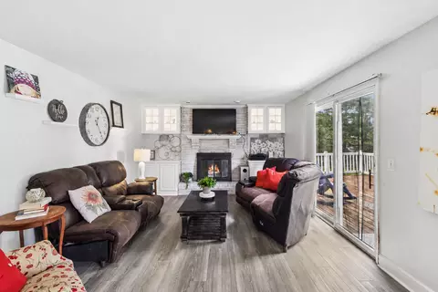 Living - 810 Jennifer Ct, Algonquin, IL 60102 photo 3 of 3