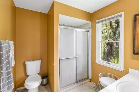 Bath - 810 Jennifer Ct, Algonquin, IL 60102 photo 1 of 3