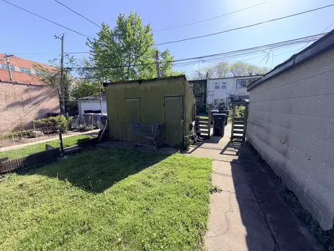 10609 S Champlain Ave, Chicago, IL 60628 photo 7