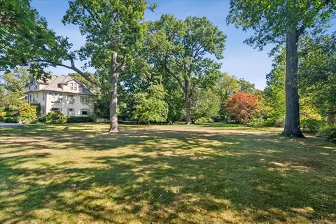 490 College Rd, Lake Forest, IL 60045
