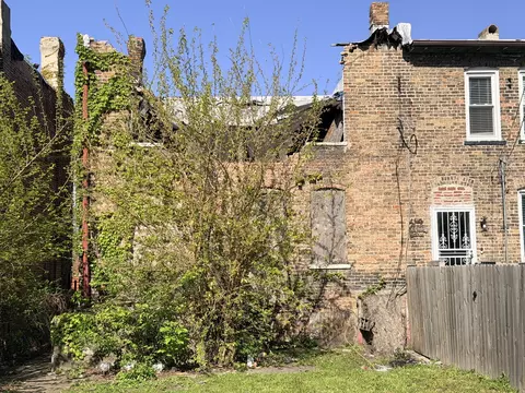 10643 S Champlain Ave, Chicago, IL 60628 photo 3