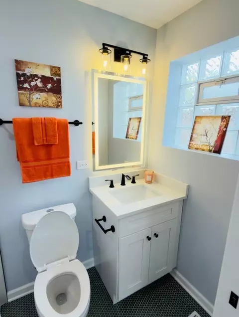 Bath - 14237 Minerva Ave, Dolton, IL 60419 photo 6 of 7