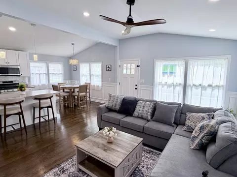 Living - 14237 Minerva Ave, Dolton, IL 60419 photo 2 of 2