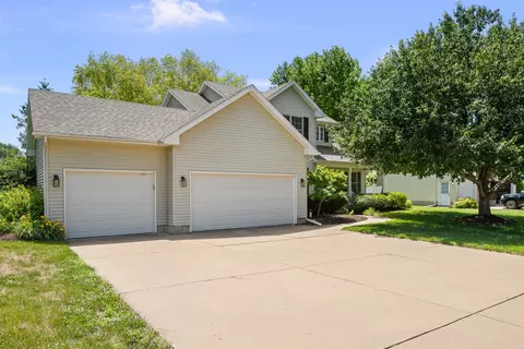 1198 Bridgeview Pl, Le Claire, IA 52753