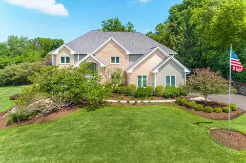 245 Hidden Pond Ln, North Barrington, IL 60010