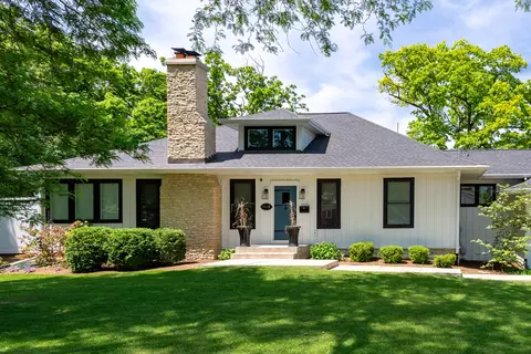 1045 N 5th Ave, Saint Charles, IL 60174