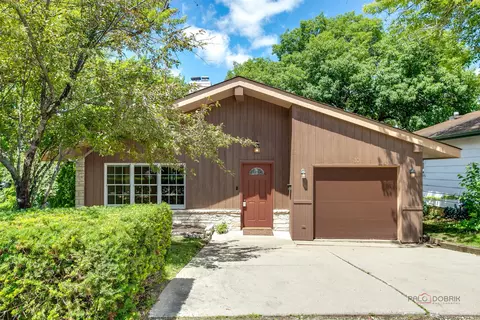 10 E Lake Shore Dr, Round Lake Park, IL 60073
