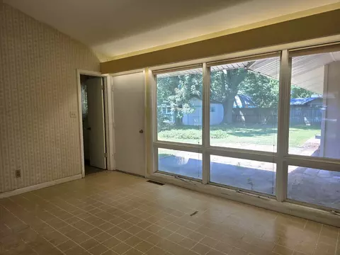 Living - 1719 Mcdonald Dr, Champaign, IL 61821 photo 3 of 5