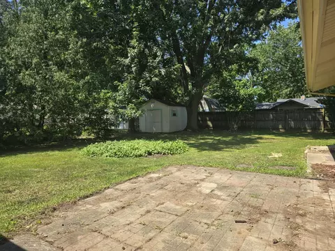 Exterior - 1719 Mcdonald Dr, Champaign, IL 61821 photo 5 of 6
