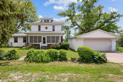 202 5th St, Sherrard, IL 61281