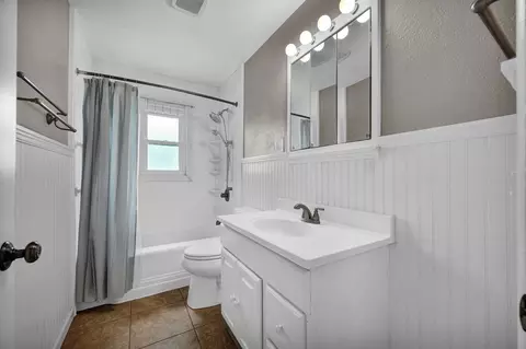 Bath - 113 Conley Cir, Bloomington, IL 61701 photo 1 of 1