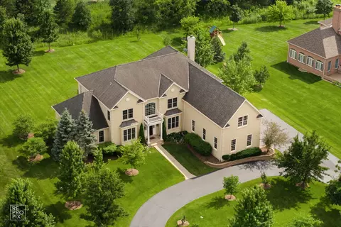 23 Wood Oaks Dr, South Barrington, IL 60010