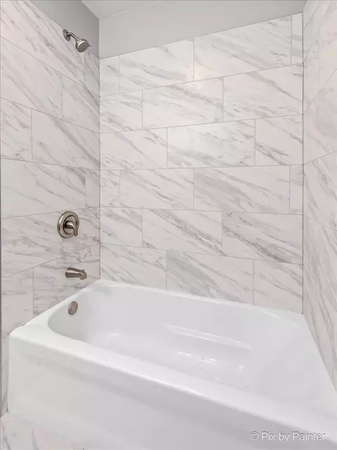 Bath - 6802 S Champlain Ave, Chicago, IL 60637 photo 2 of 6