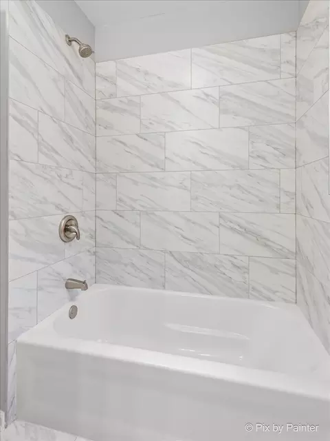 Bath - 6802 S Champlain Ave, Chicago, IL 60637 photo 6 of 6