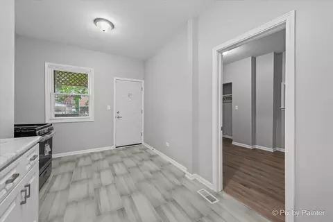 Entry Way - 6802 S Champlain Ave, Chicago, IL 60637 photo 2 of 12