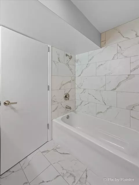 Bath - 6802 S Champlain Ave, Chicago, IL 60637 photo 4 of 6