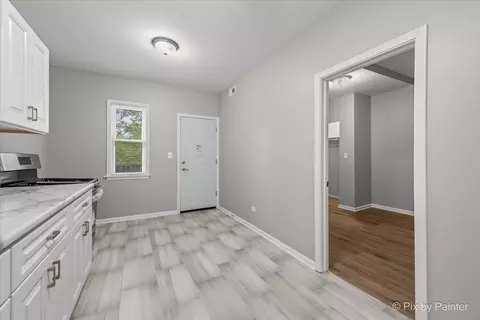 Entry Way - 6802 S Champlain Ave, Chicago, IL 60637 photo 10 of 12