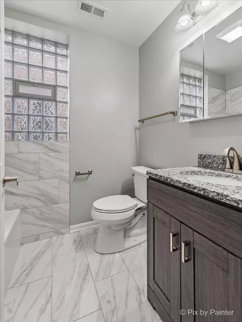 Bath - 6802 S Champlain Ave, Chicago, IL 60637 photo 5 of 6
