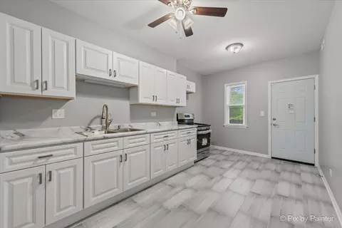 Entry Way - 6802 S Champlain Ave, Chicago, IL 60637 photo 9 of 12