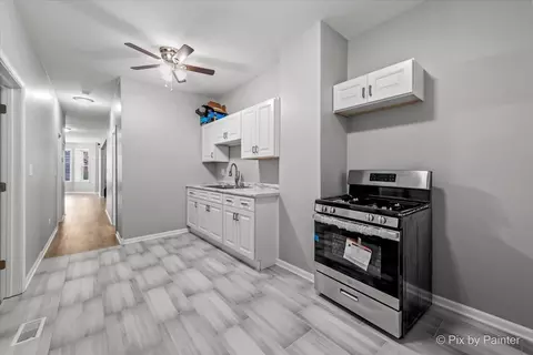 Entry Way - 6802 S Champlain Ave, Chicago, IL 60637 photo 3 of 12