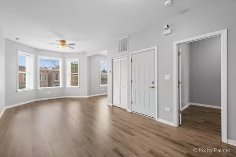 Living - 6802 S Champlain Ave, Chicago, IL 60637 photo 3 of 4