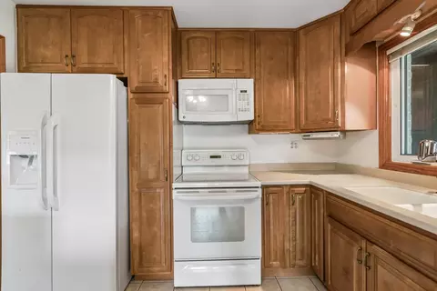 Kitchen - 220 Voltz Rd, Northbrook, IL 60062 photo 2 of 5