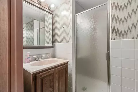 Bath - 220 Voltz Rd, Northbrook, IL 60062 photo 3 of 3