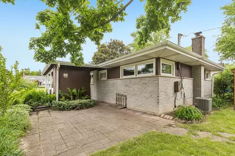 Exterior - 220 Voltz Rd, Northbrook, IL 60062 photo 7 of 9