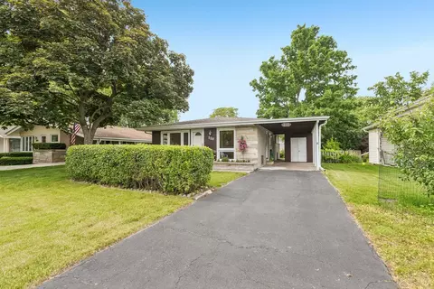 220 Voltz Rd, Northbrook, IL 60062
