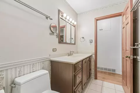 Bath - 220 Voltz Rd, Northbrook, IL 60062 photo 2 of 3