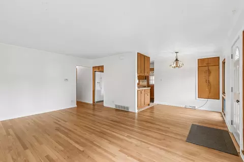 Living - 220 Voltz Rd, Northbrook, IL 60062 photo 3 of 5