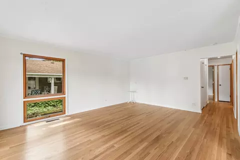 Living - 220 Voltz Rd, Northbrook, IL 60062 photo 4 of 5
