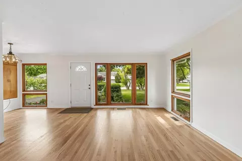 Living - 220 Voltz Rd, Northbrook, IL 60062 photo 1 of 5