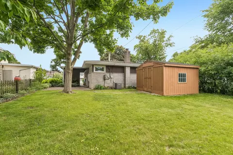 Exterior - 220 Voltz Rd, Northbrook, IL 60062 photo 4 of 9