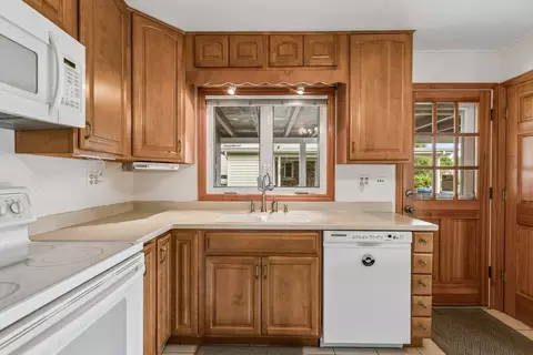 Kitchen - 220 Voltz Rd, Northbrook, IL 60062 photo 3 of 5
