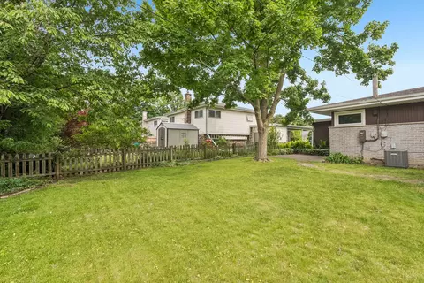Exterior - 220 Voltz Rd, Northbrook, IL 60062 photo 5 of 9