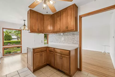 Kitchen - 220 Voltz Rd, Northbrook, IL 60062 photo 5 of 5
