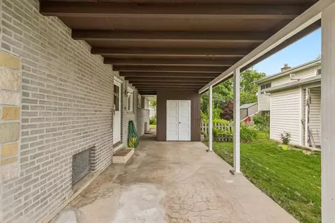 Exterior - 220 Voltz Rd, Northbrook, IL 60062 photo 8 of 9