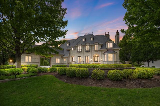 50 Baybrook Ln, Oak Brook, IL 60523