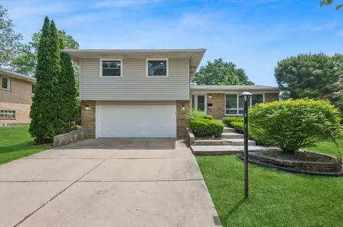 15209 Linden Dr, Oak Forest, IL 60452