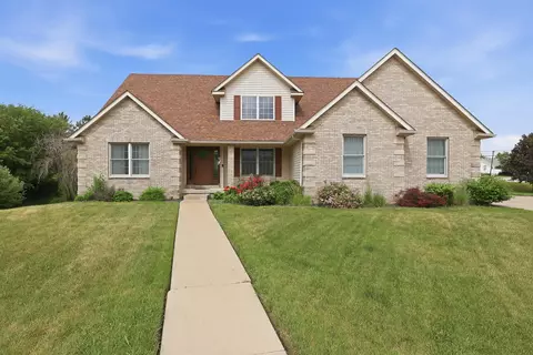 2403 E 58th Ct, Davenport, IA 52807